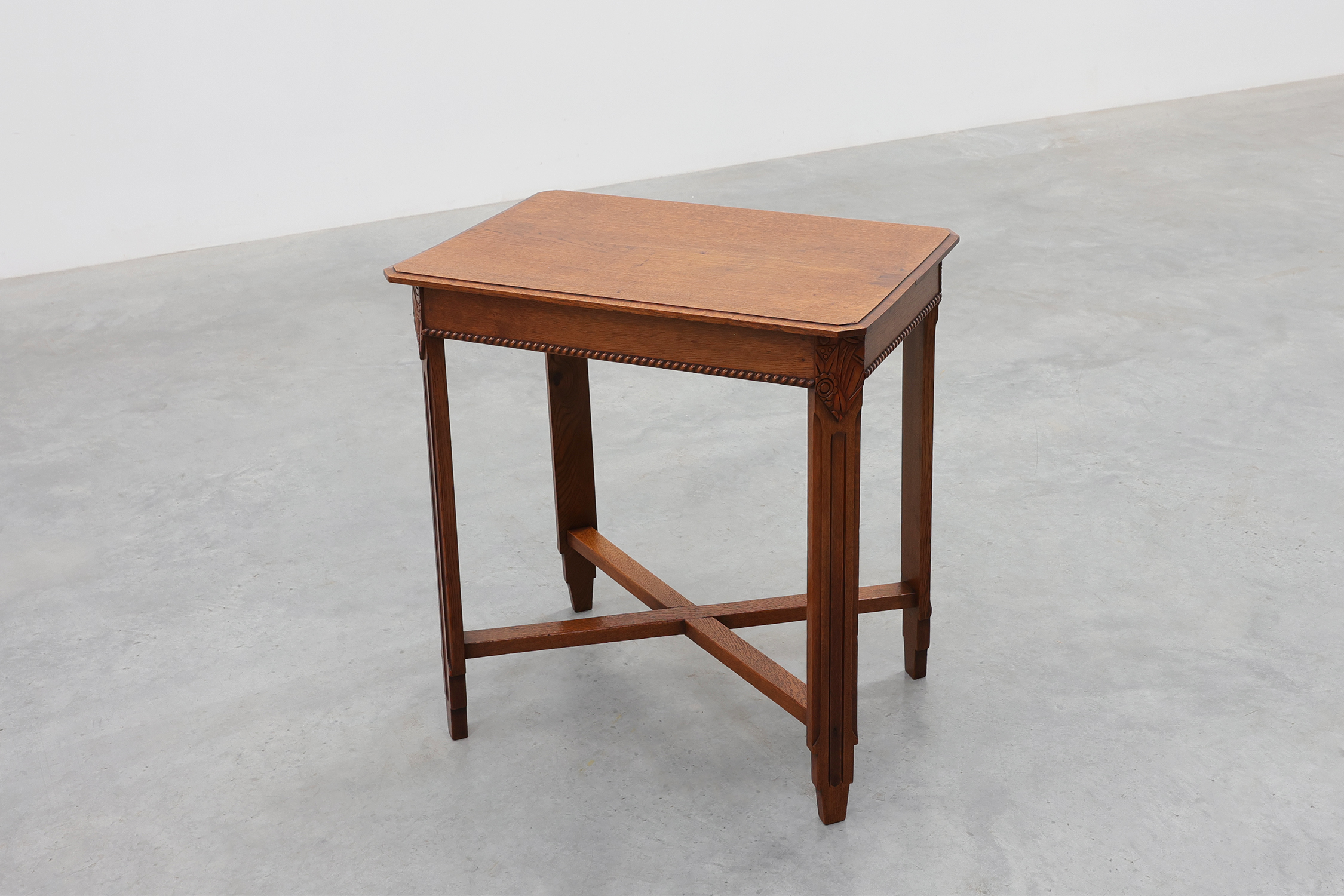 French Art Deco Side Table with Fluted Legs, Carved Frieze and X-Stretcher, 1920sthumbnail